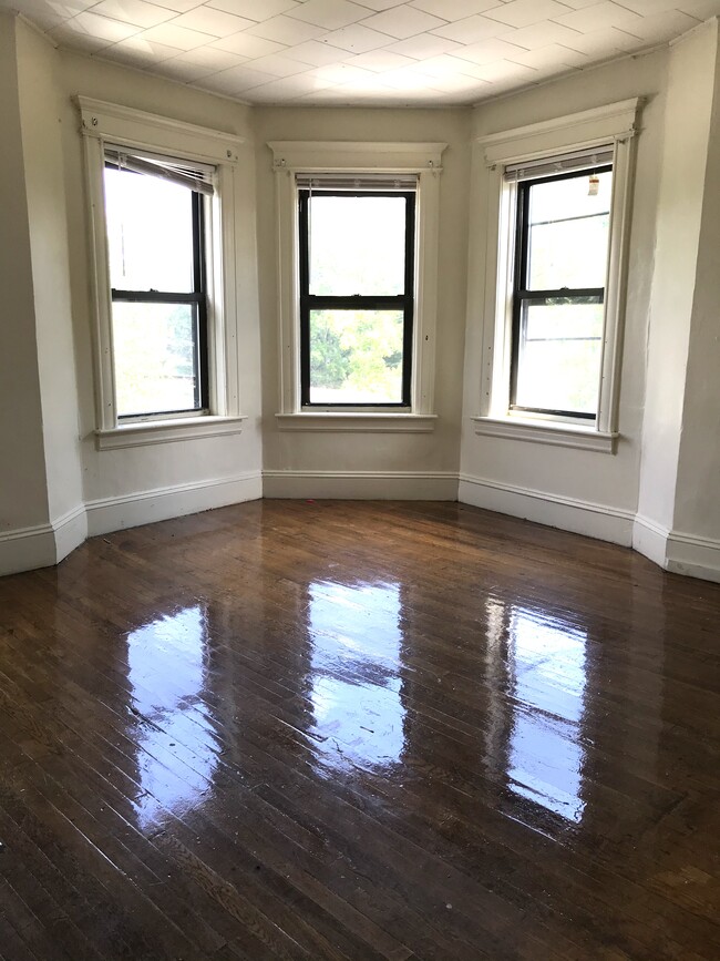 Building Photo - 92 Woodside Ter