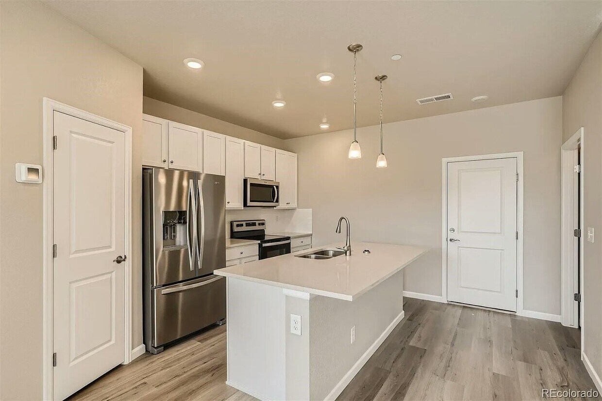 Foto principal - 6817 Huddersfield Pl