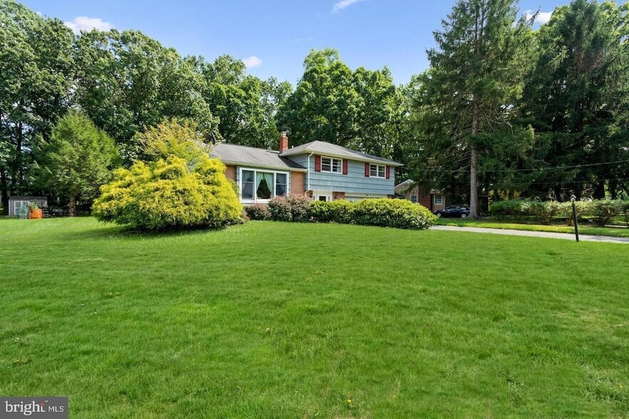 Building Photo - 318 Oak Ln