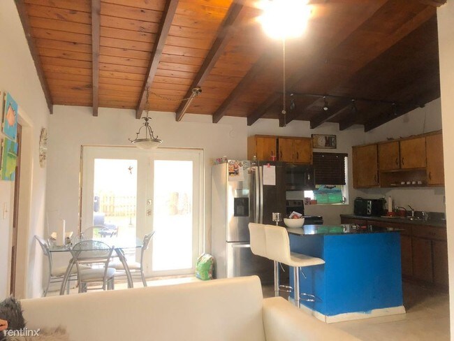 Foto del edificio - 2 br, 1 bath House - 1032 SW 22nd Ave