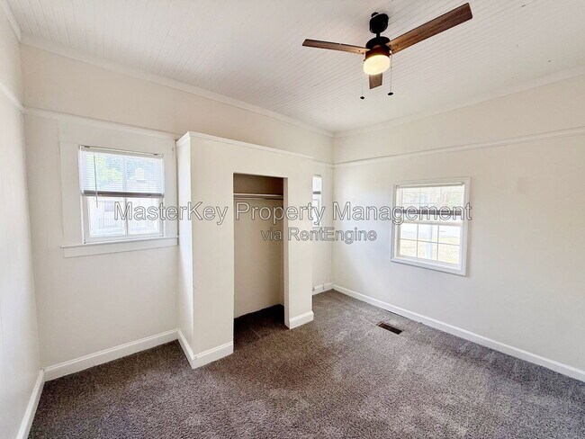 Building Photo - 302 Raynor St