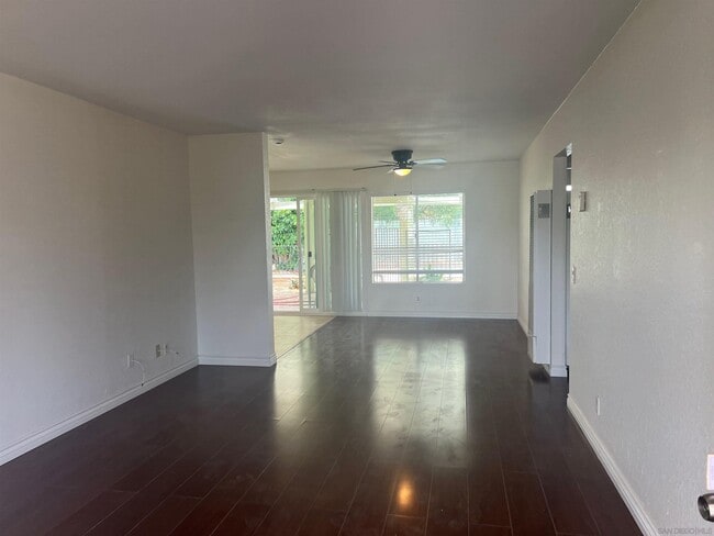Foto del edificio - 8826 Calliandra Rd