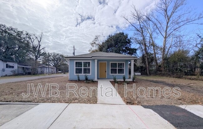 Building Photo - 1404 W 23rd St