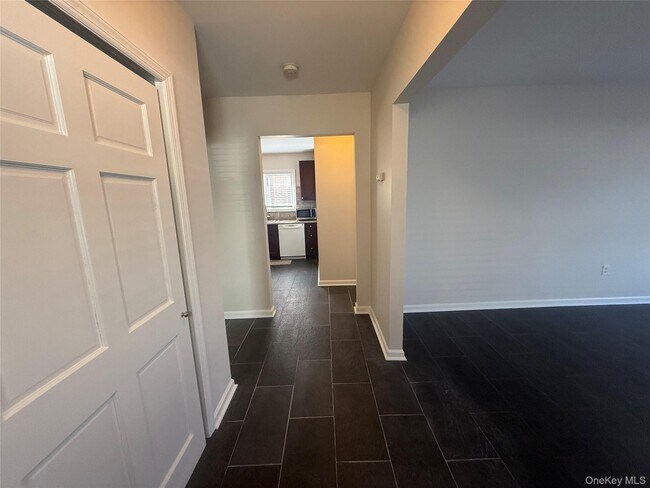 Foto del edificio - 353 E Market St