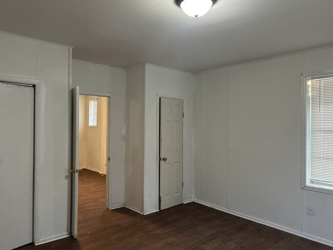 Foto del edificio - 1303 Bell St