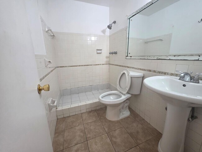 Foto del edificio - 2839 Taylor St