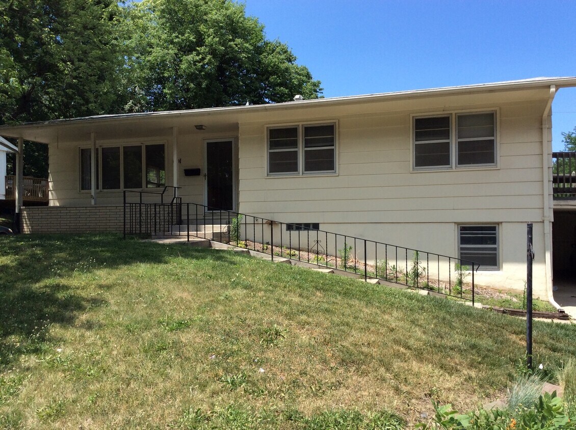 Primary Photo - 601 E 13th Street, Available June!