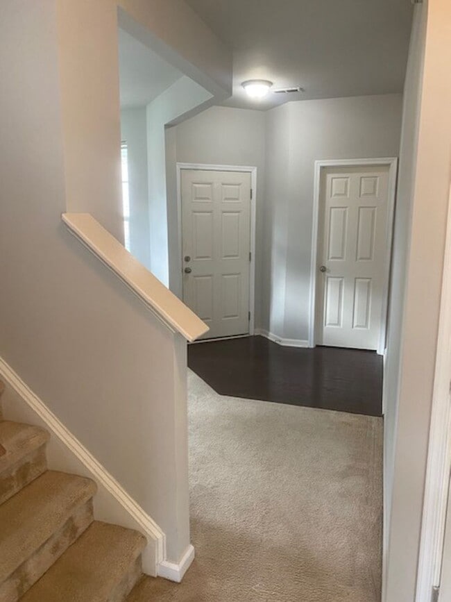 Building Photo - 203 Linfoot Ct