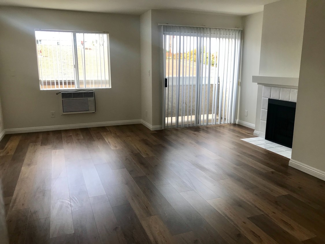Primary Photo - 4424 S Centinela Ave