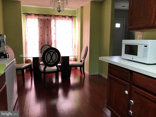 Foto del edificio - 6081 64th Ave