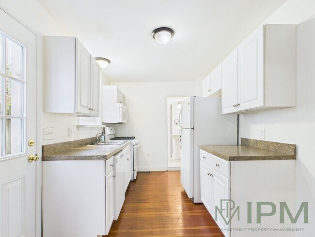 Foto del edificio - Available Now! Charming 3 Bedroom, 1.5 Bat...