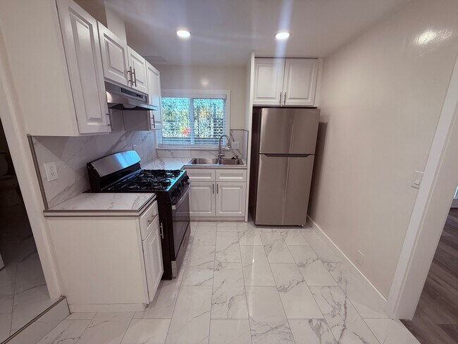 Foto del edificio - 323 S Francisca Ave