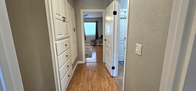 Hallway between bedrooms - 1910 W Palmyra Ave