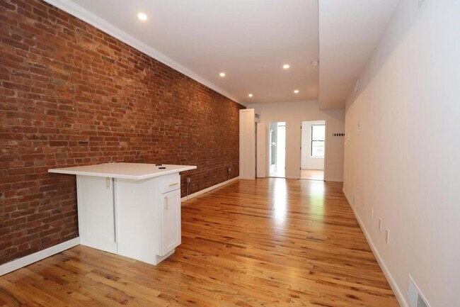 Foto del edificio - 240 6th St