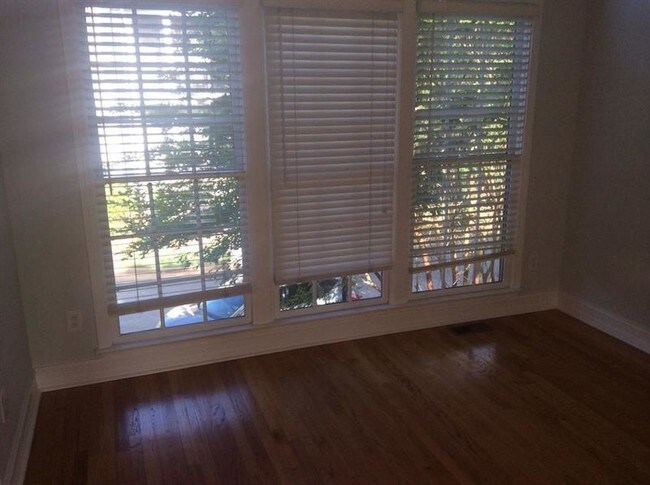 Foto del edificio - 2462 Vivian Cir