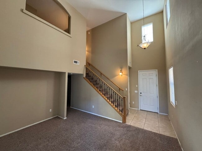 Foto del edificio - 467 E Calle De Ocaso