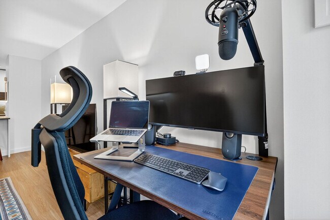 Building Photo - 68 W 37th St