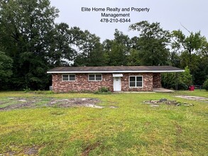 Building Photo - 1700 Winston Dr