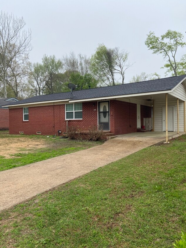906 E Pinecrest Dr, Marshall, TX 75670 House Rental in Marshall, TX