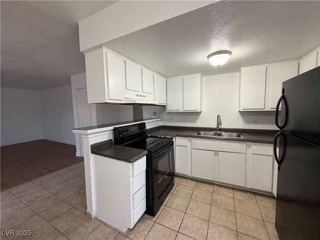 Foto del edificio - 4750 Thunderbolt Ave