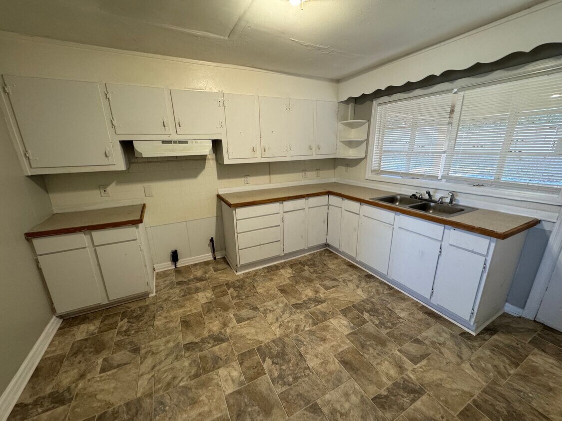 Building Photo - Birmingham/Ensley