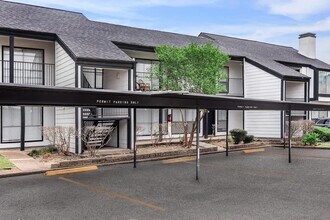 Building Photo - 4400 Memorial Dr