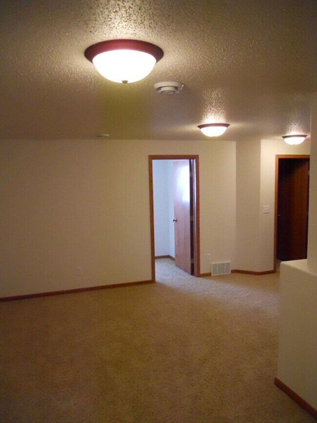 Foto del edificio - Westport Beach 3 Bedroom Bi-Level Twin Home