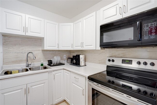 Building Photo - 502-504 Phippen Waiters Rd