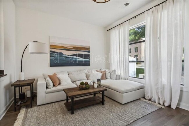 Photo - 174 Chester Ave SE Townhome