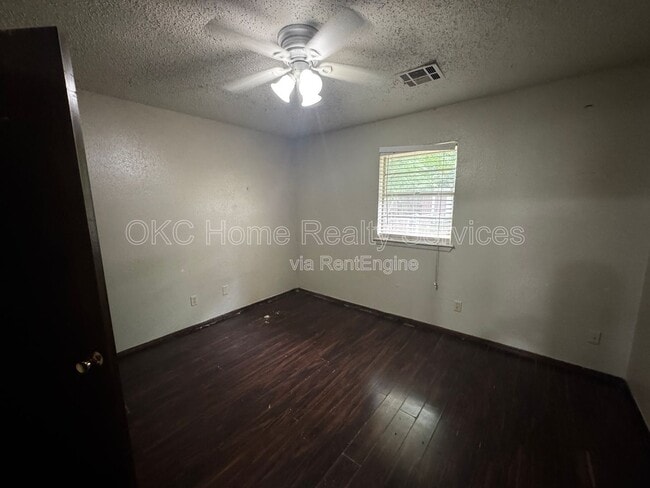 Building Photo - 915 Delmar Cir
