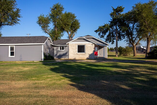 Building Photo - 1105 Main St