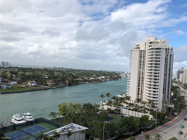 Foto del edificio - 5401 Collins Ave