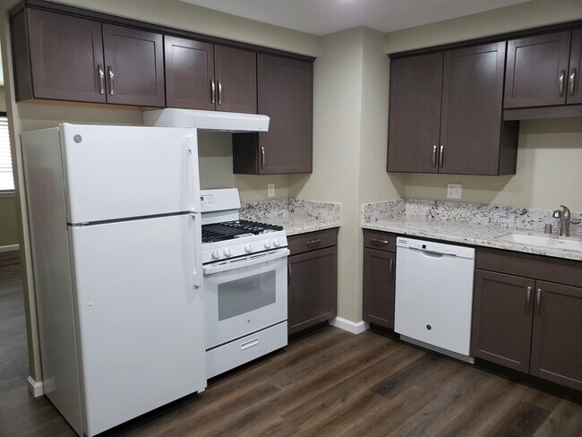 Foto del edificio - 1400 E Canal Dr