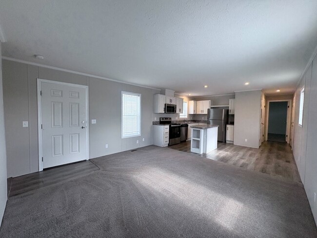 Building Photo - 10610 State Rte 762