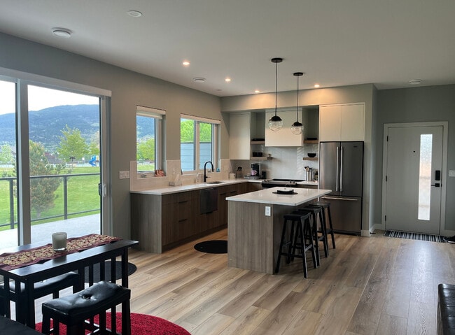 Photo du bâtiment - 975 Mt Burnham Rd