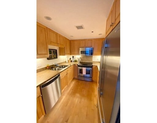 Building Photo - 10 Bowdoin St