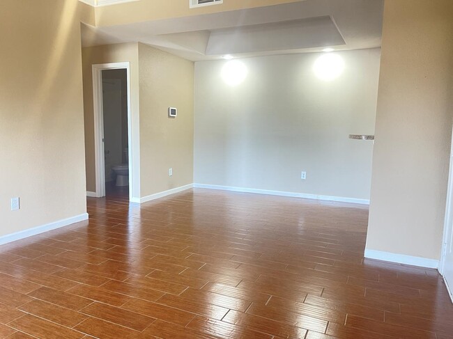 Foto del edificio - 4041 Drake St