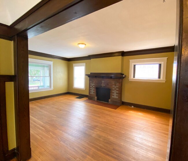 Living Area - 13 National Ave NW