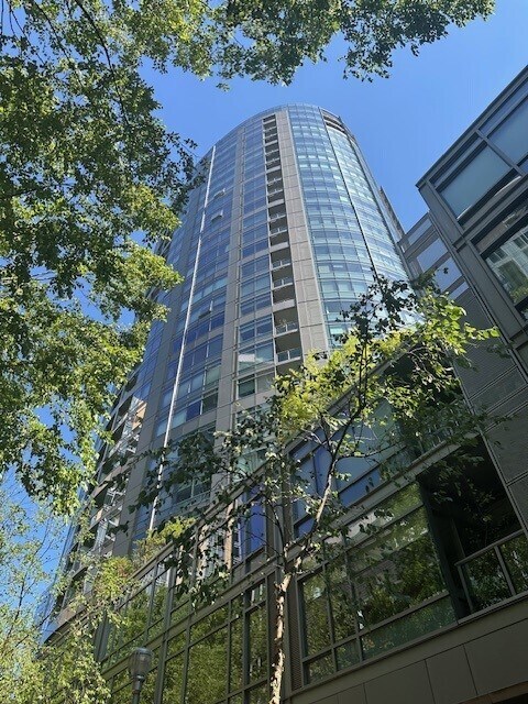 Foto del edificio - 3601 S River Pkwy