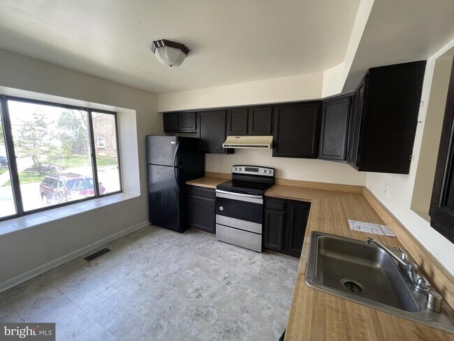 Building Photo - 3517 Castle Way