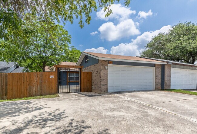 Foto del edificio - 1366 Bayou Dr