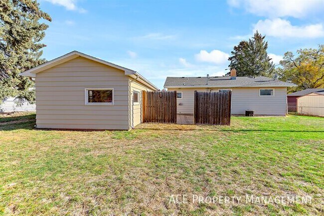 Building Photo - 219 Stanley Ct
