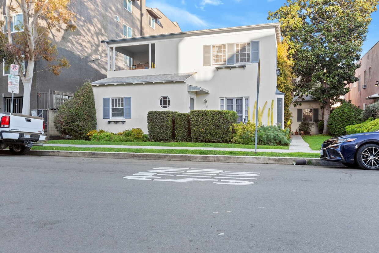 Building Photo - 120 S Sweetzer Ave