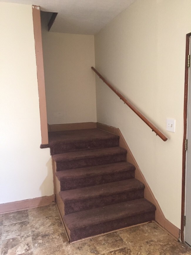 3226 Riverside Dr Unit BUtilities Included, Huntington, WV 25705