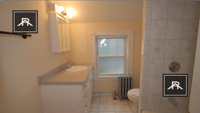 Building Photo - 4 bedroom in Newton MA 02458