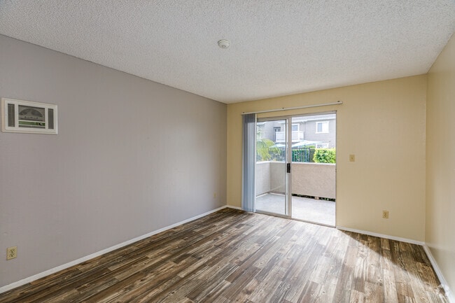 1BR, 1BA - 647SF - Greenbrier Apartments