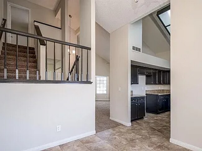 Foto del edificio - Gorgeous 2 Story Home Fully Upgraded – Move-In Ready!- 4 bedroom 3 bath