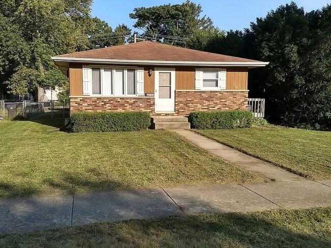 3 BR, BSMT -- 2 1/2 car garage - 2217 Hermon Ave