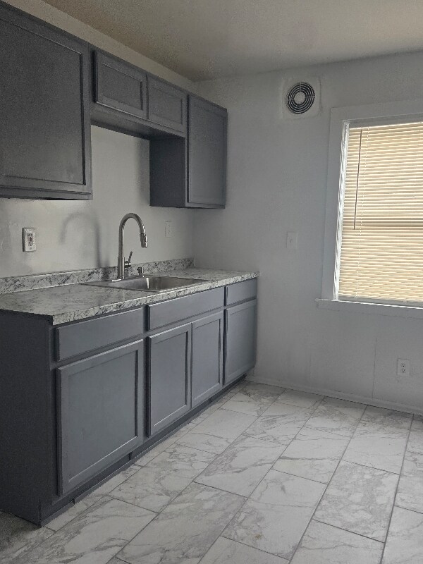 Foto del edificio - 12578 Camden Ave