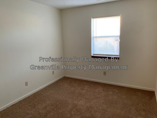 Building Photo - 712 Patton Cir